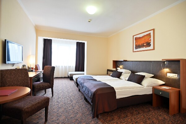 Hotel Eger & Park, Komfort háromágyas zuhanyzós