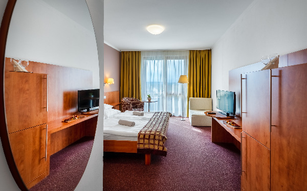Hunguest Hotel Pelion, Kétágyas szoba (fotelággyal, erkélyes)