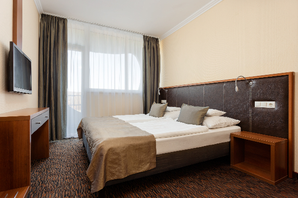 Hotel Eger & Park, Standard erkélyes kétágyas