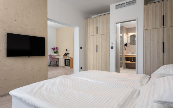 Hunguest Hotel Flóra, Standard kétágyas szoba a földszinten